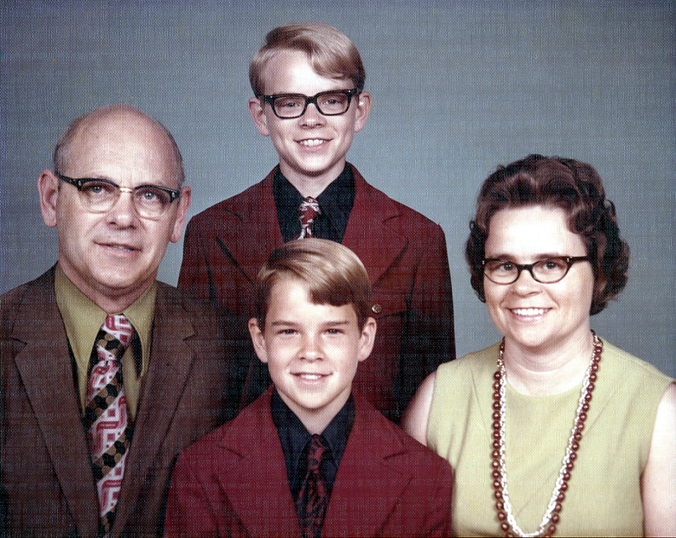 Gaynor and Viola (Doby) Whitesell and family.