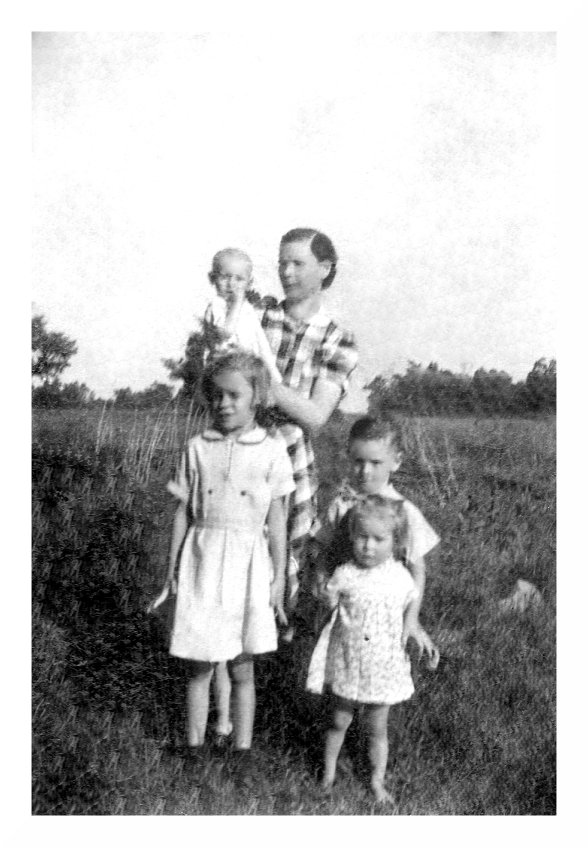 Bessie (Lynch) Doby and children.