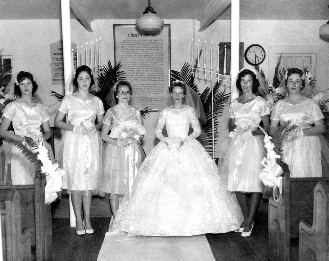 Louise (Doby) Capps bride's maids - 1962